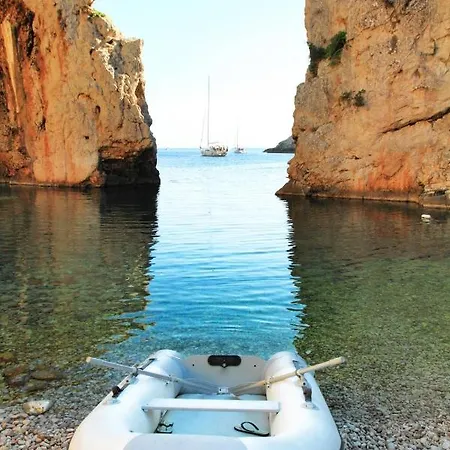 Holiday Home *